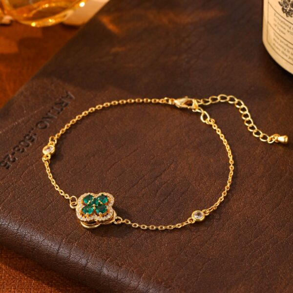 Clover Bracelet with Emerald