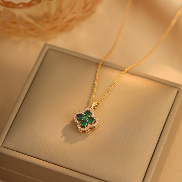 Clover Necklace with Emerald