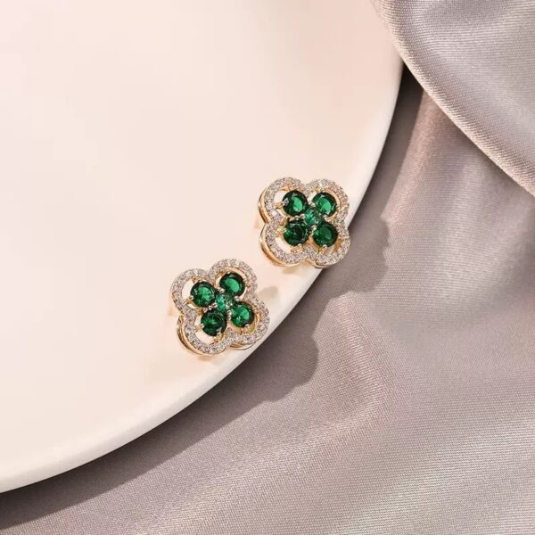 Clover Earring with Emerald