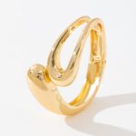 Irregular Mirror Bracelet Made of Eco-Friendly Metal - Image 4