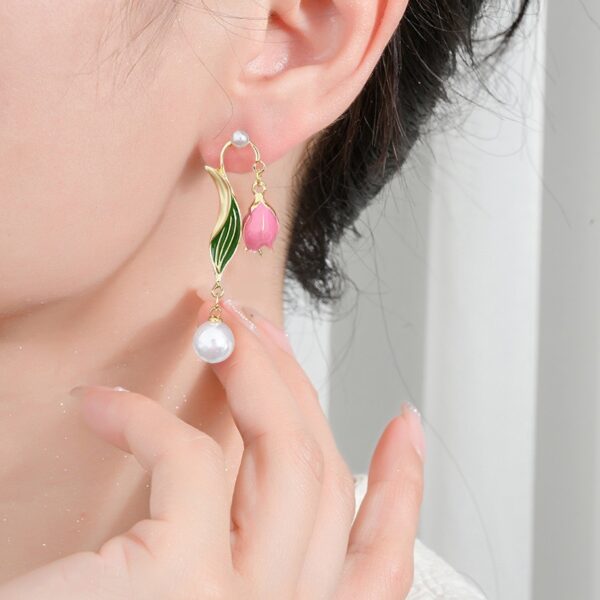 Romantic Retro French Tulip Earrings with Pearl Pendant