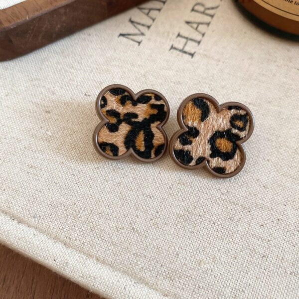 Leopard Earring in Clover Shape