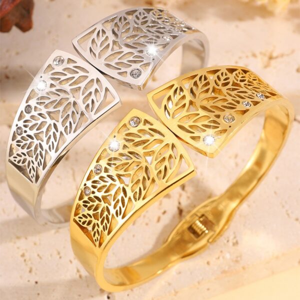 Leaf-Shaped Bracelet with Diamond