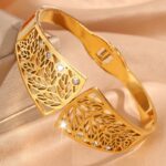 Leaf-Shaped Bracelet with Diamond - Image 2